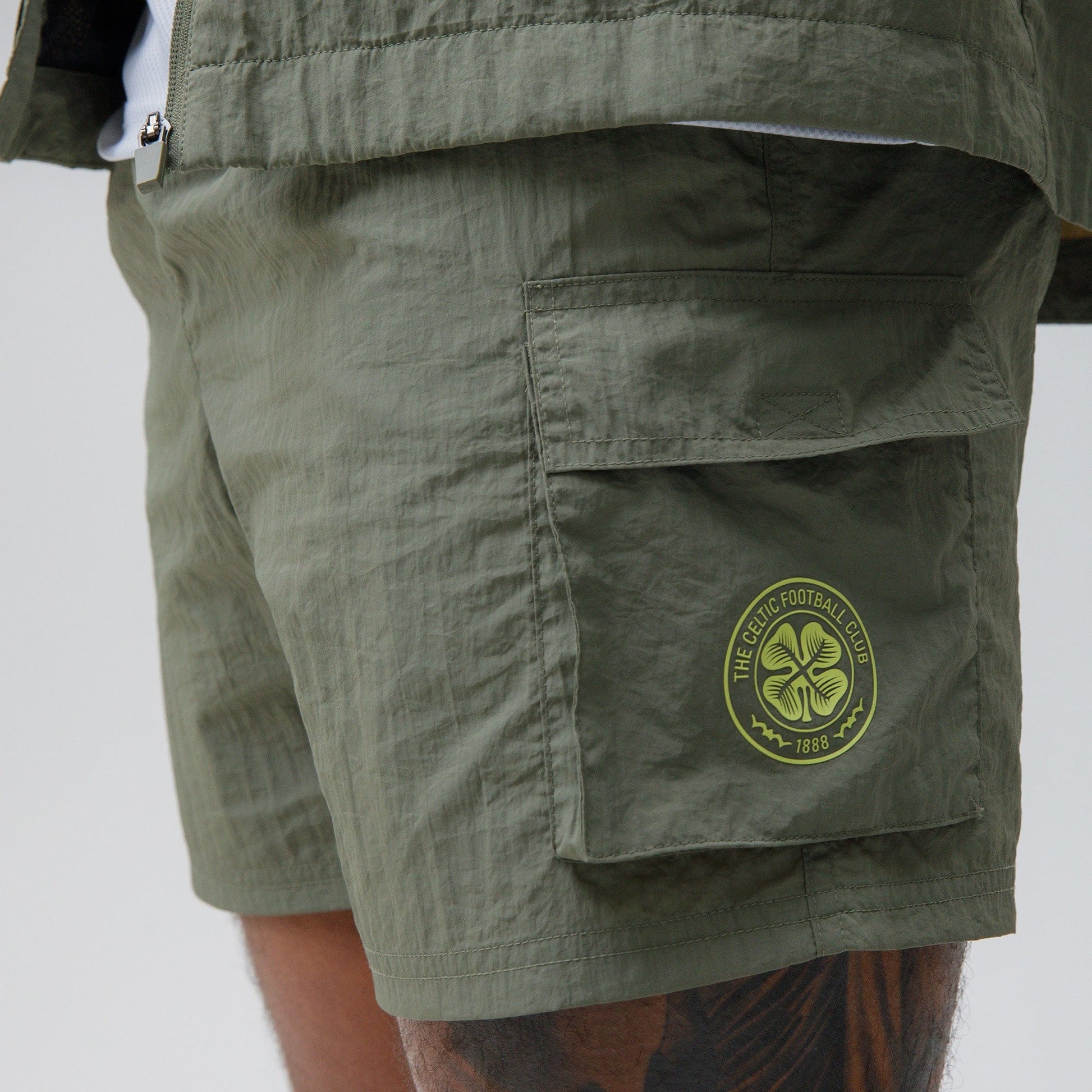 Celtic Crest Men's Woven Khaki Shorts